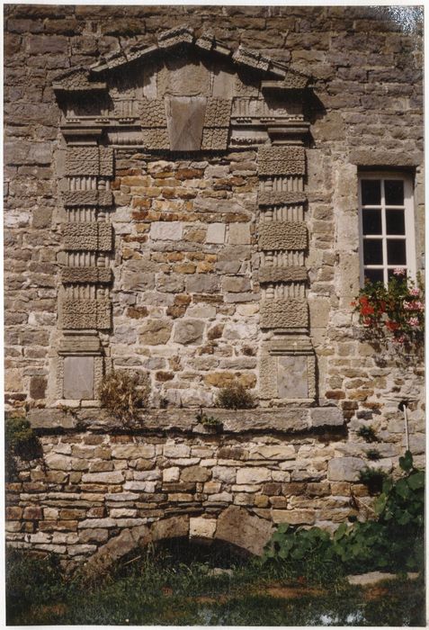 façade sud, ancienne porte d’accès