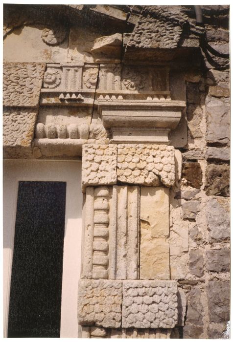 façade sud, porte d’accès, détail