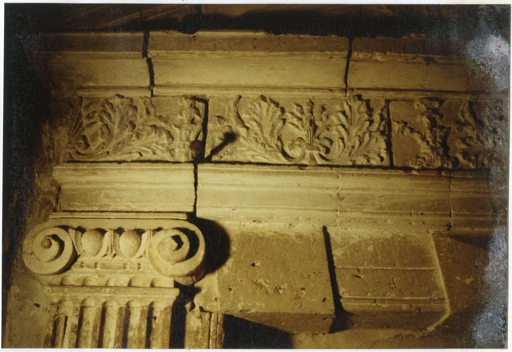 vestibule, ancienne porte d’accès à la partie ruinée ouest, détail