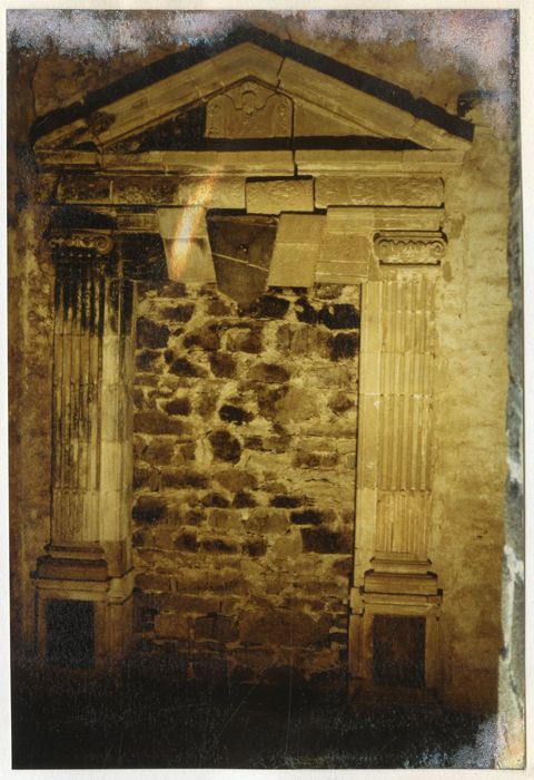 escalier, 1er étage, ancienne porte d’accès à la partie ruinée ouest