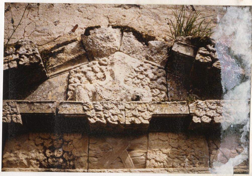 partie ruinée ouest, ancienne porte d’accès, détail