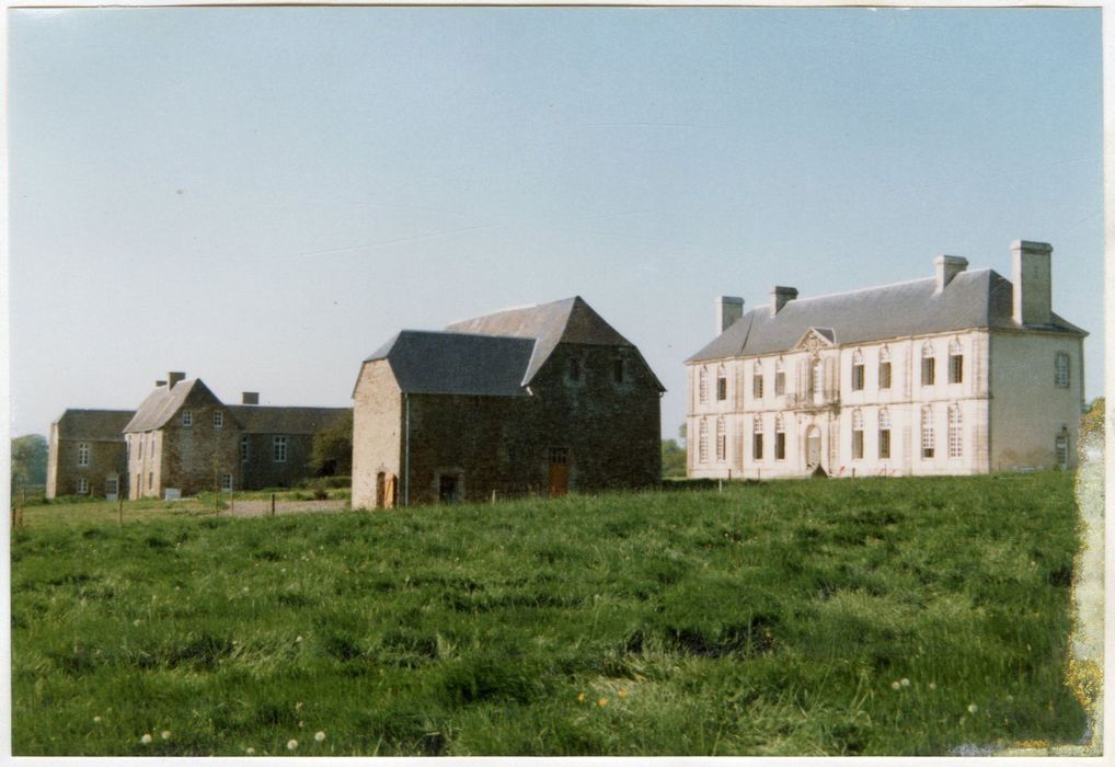 vue générale des bâtiments depuis le Sud