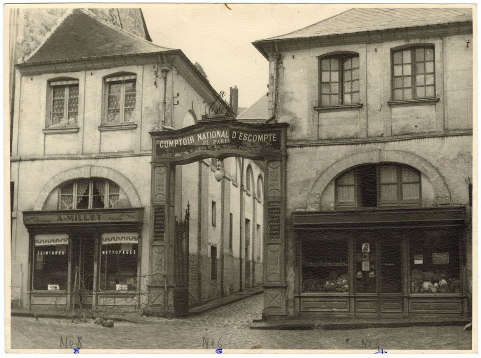 Tissage de mouchoirs en coton et hôtel Auguste Fauquet, actuellement banque.