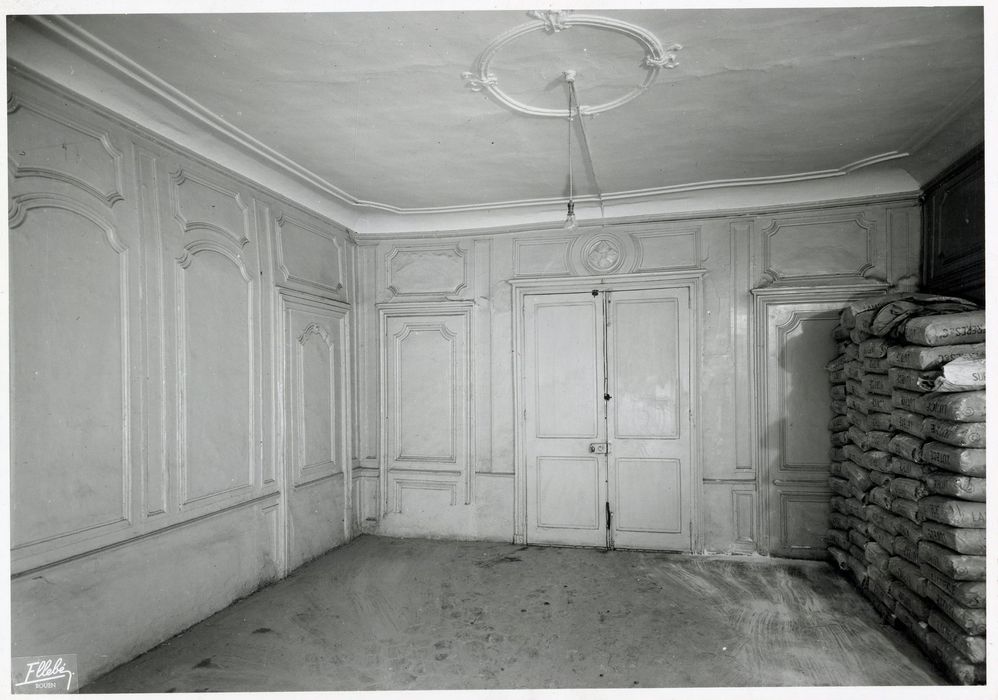 rez-de-chaussée, salle à manger, lambris de revêtement