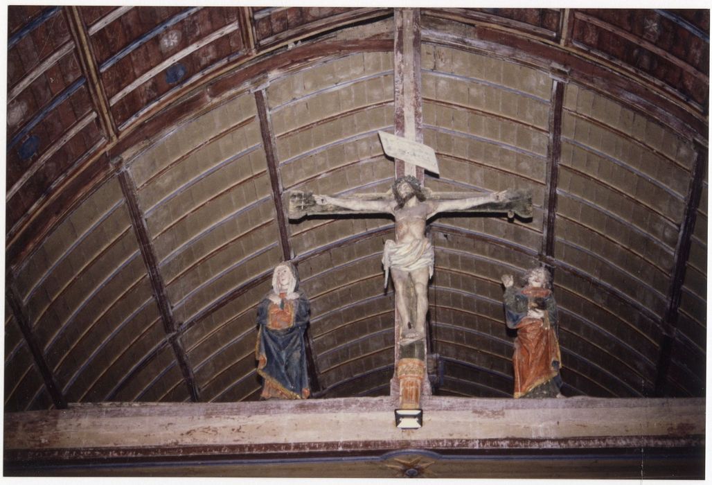 statues (calvaire) : Christ en croix, saint Jean, Vierge