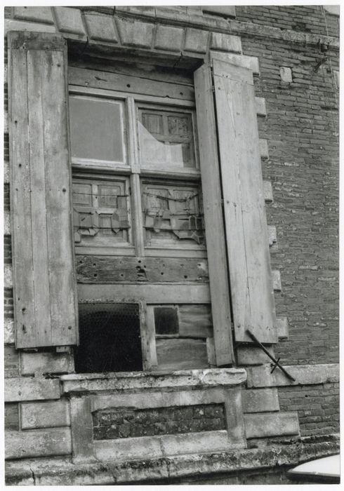 détail d’une baie de la façade sud (?)