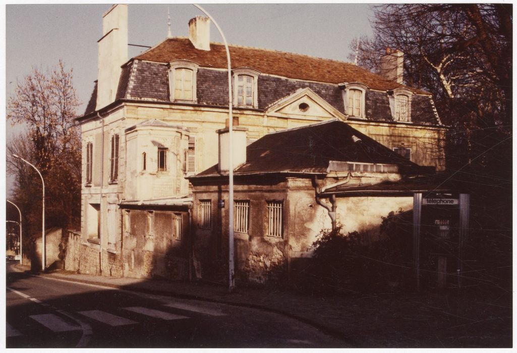 vue partielle des façades depuis la rue Francis Pedron
