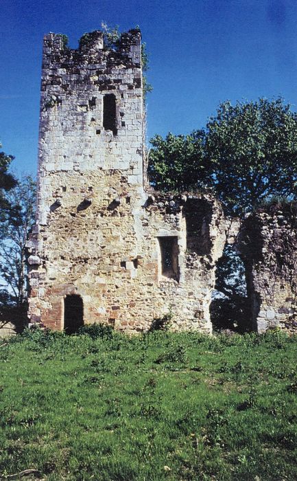 élévation sud de la tour et de la courtine (photocopie numérisée)