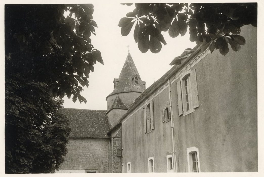 bâtiment abbatial, façade nord, vue partielle