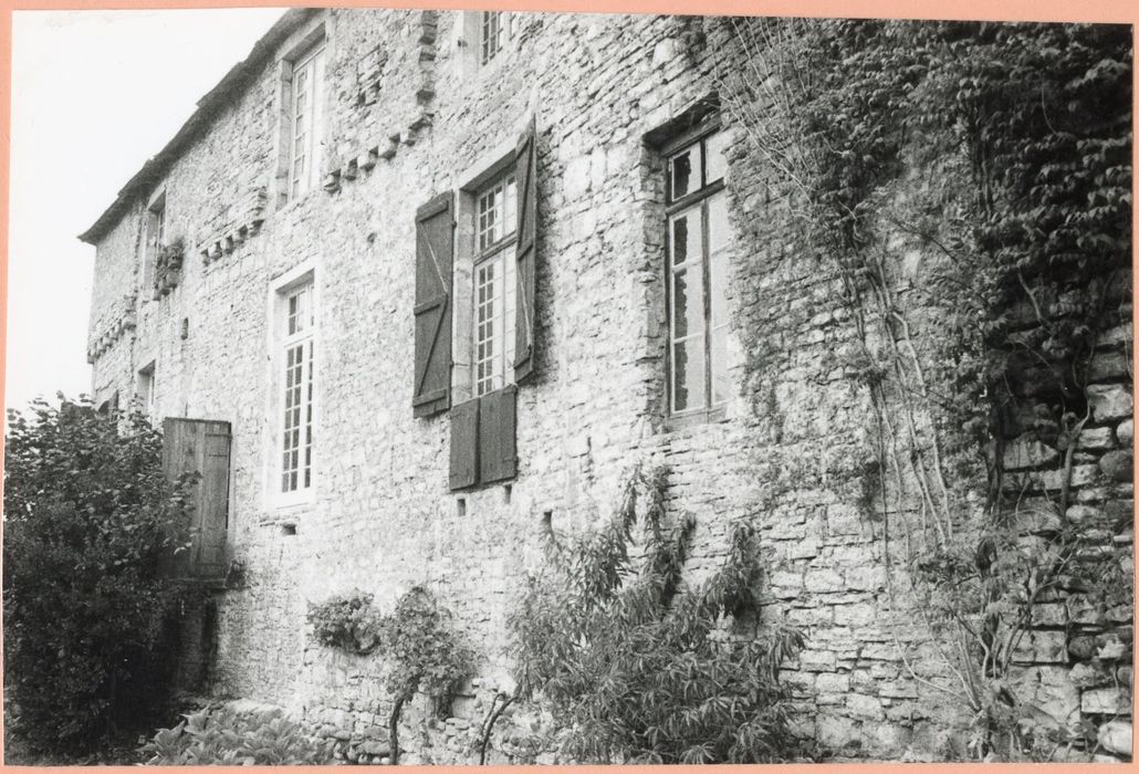 façade est, vue partielle