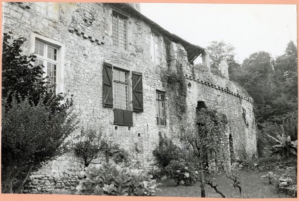 façade est, vue partielle