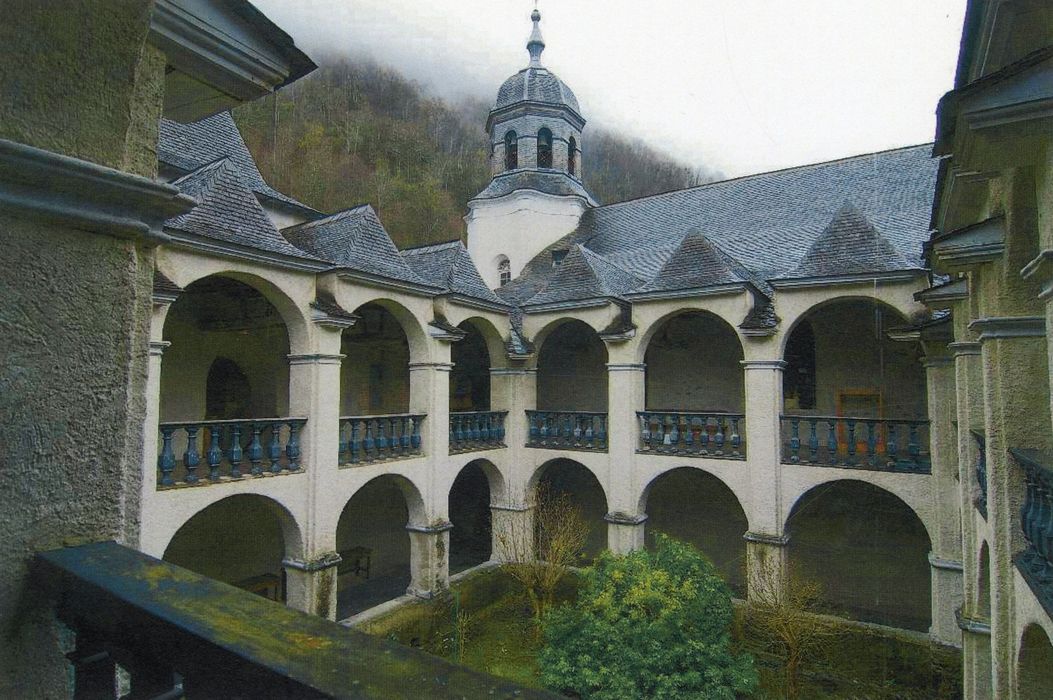 cloître (photocopie numérisée)