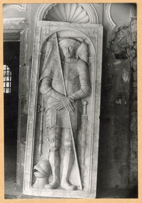 chapelle, dalle funéraire d'Yves II d'Allègre