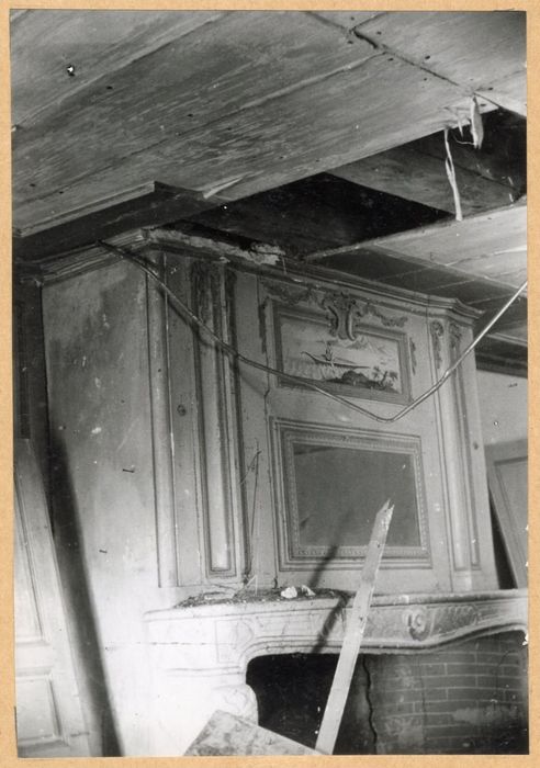pièce non localisée, cheminée