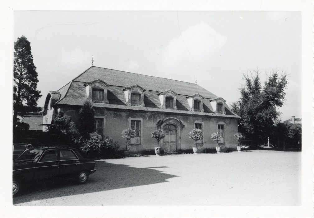 communs sud, façade nord sur la cour d’honneur