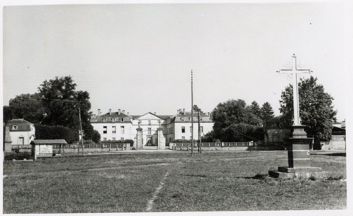vue générale du château depuis l’Ouest