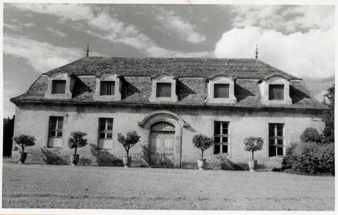 communs nord, façade sud sur la cour d’honneur