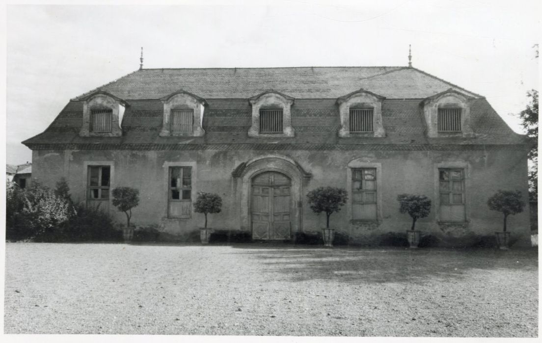 communs sud, façade nord sur la cour d’honneur