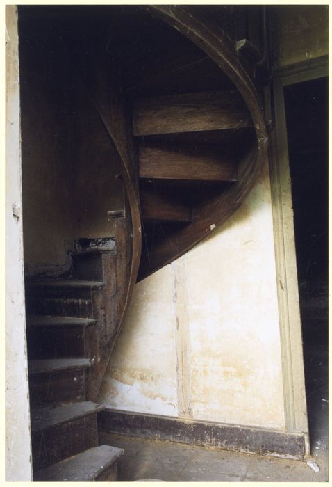 escalier d’un bâtiment annexe