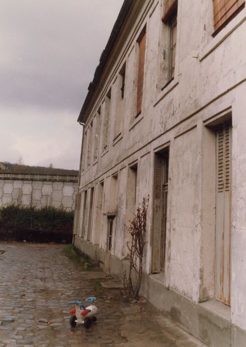 façade sur jardin, vue partielle