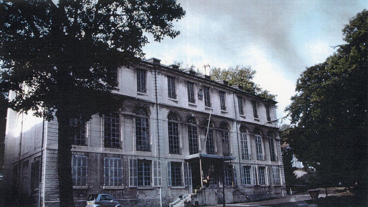 façade antérieure (photocopie numérisée)