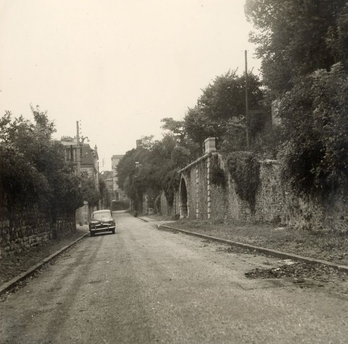 vestiges de la terrasse de l’ancien château
