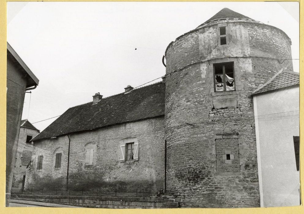 bâtiment est, façade sud sur la rue du Parc et du 24 Août