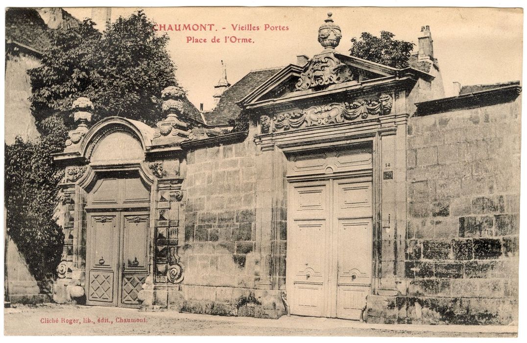 portails monumentaux d’accès sur rue