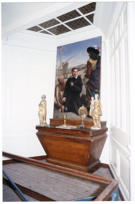 maître-autel de la chapelle au 1er niveau du hall central
