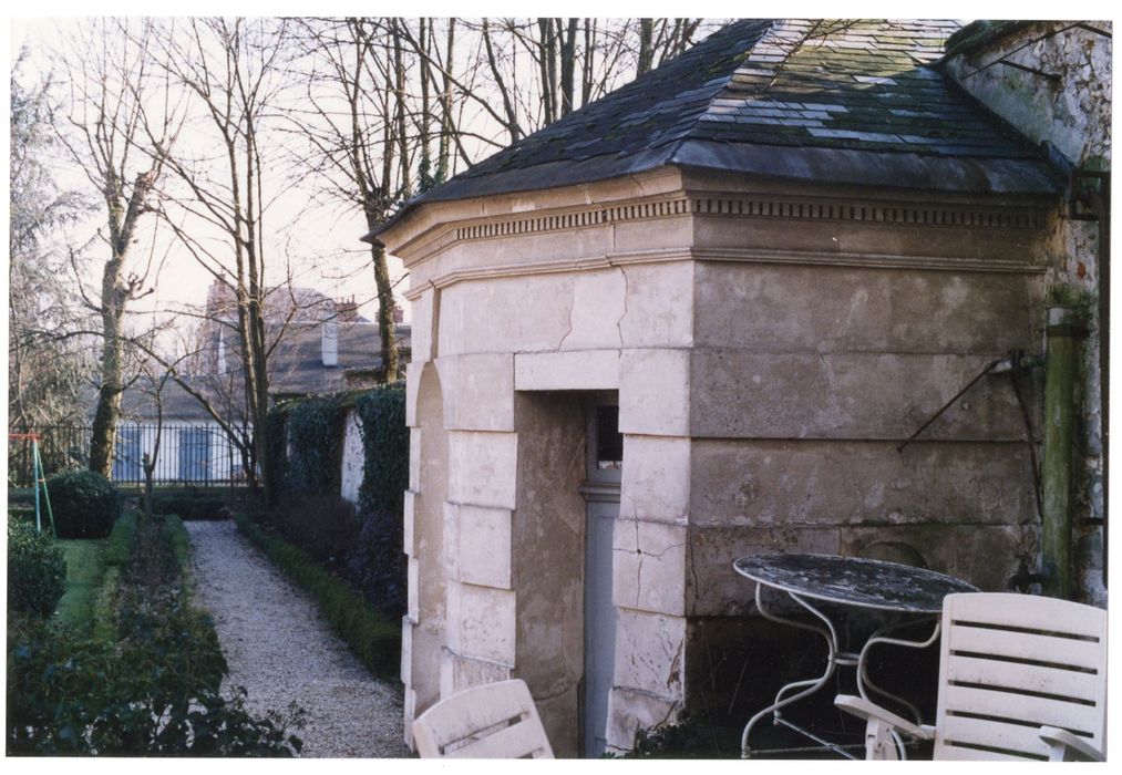pavillon sud dans le jardin
