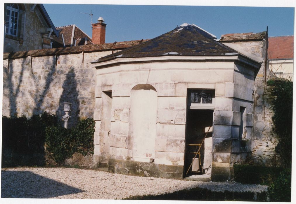 pavillon nord dans le jardin