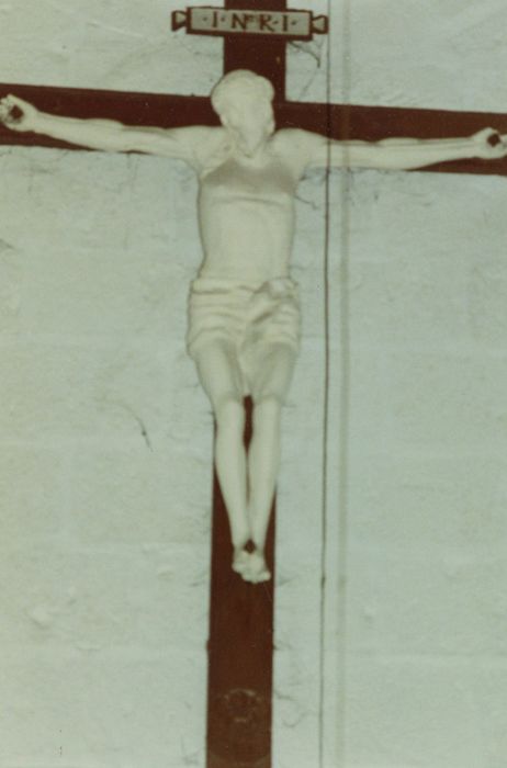 statue : Christ en croix