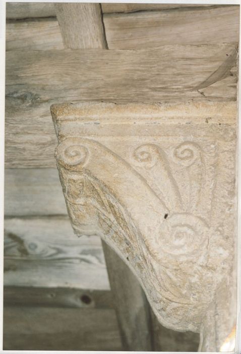 pièce non localisée, détail décoratif d’une console