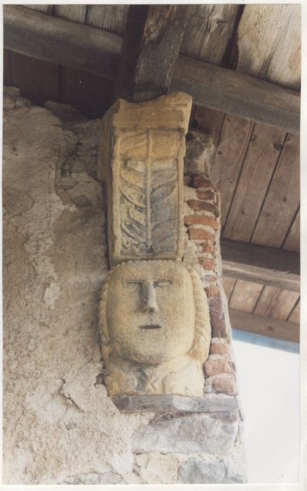 logis, galerie est du 1er étage, détail décoratif d’une console