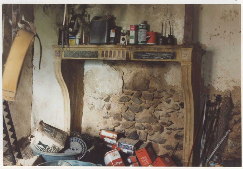 pièce non localisée, cheminée