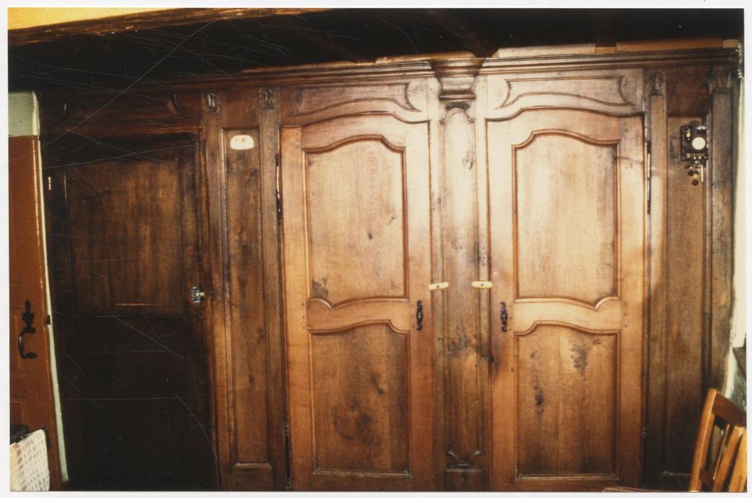 pièce non localisée, vantaux de porte de placard