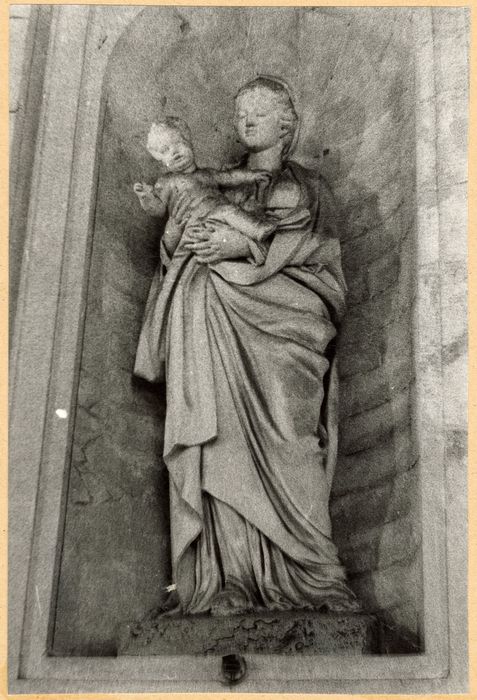 statue : Vierge à l’Enfant