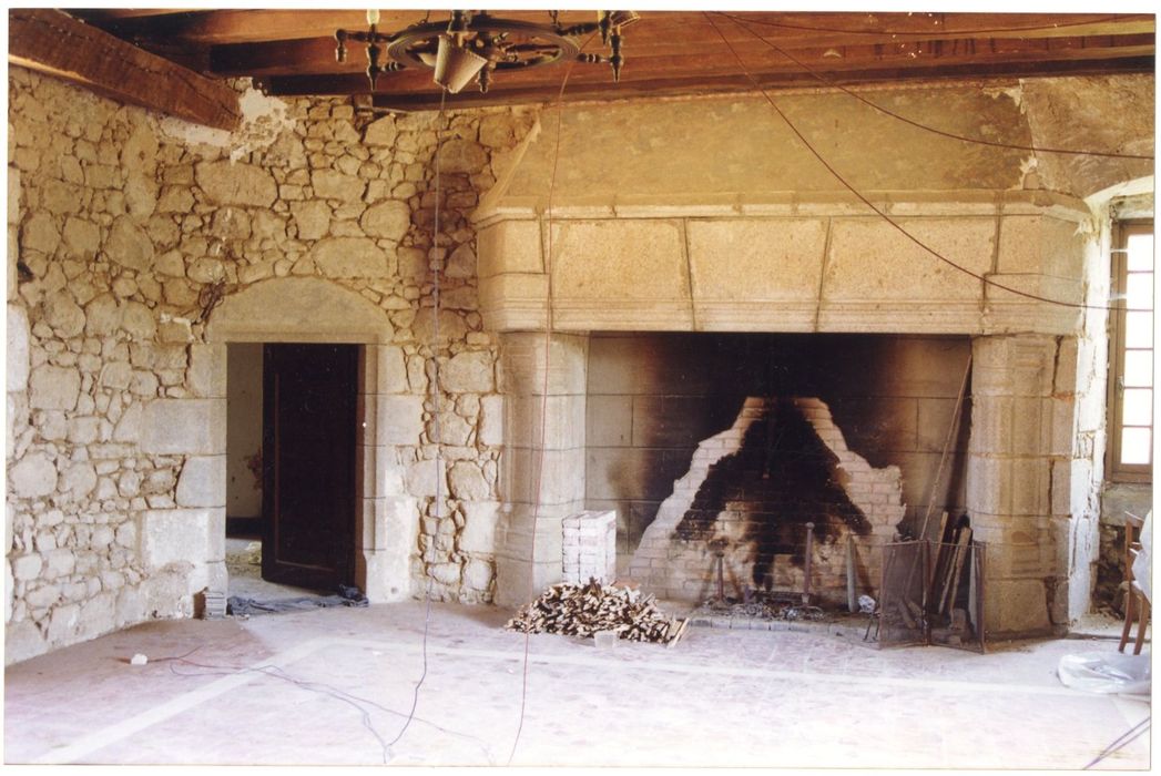1er étage, grande salle, cheminée monumentale