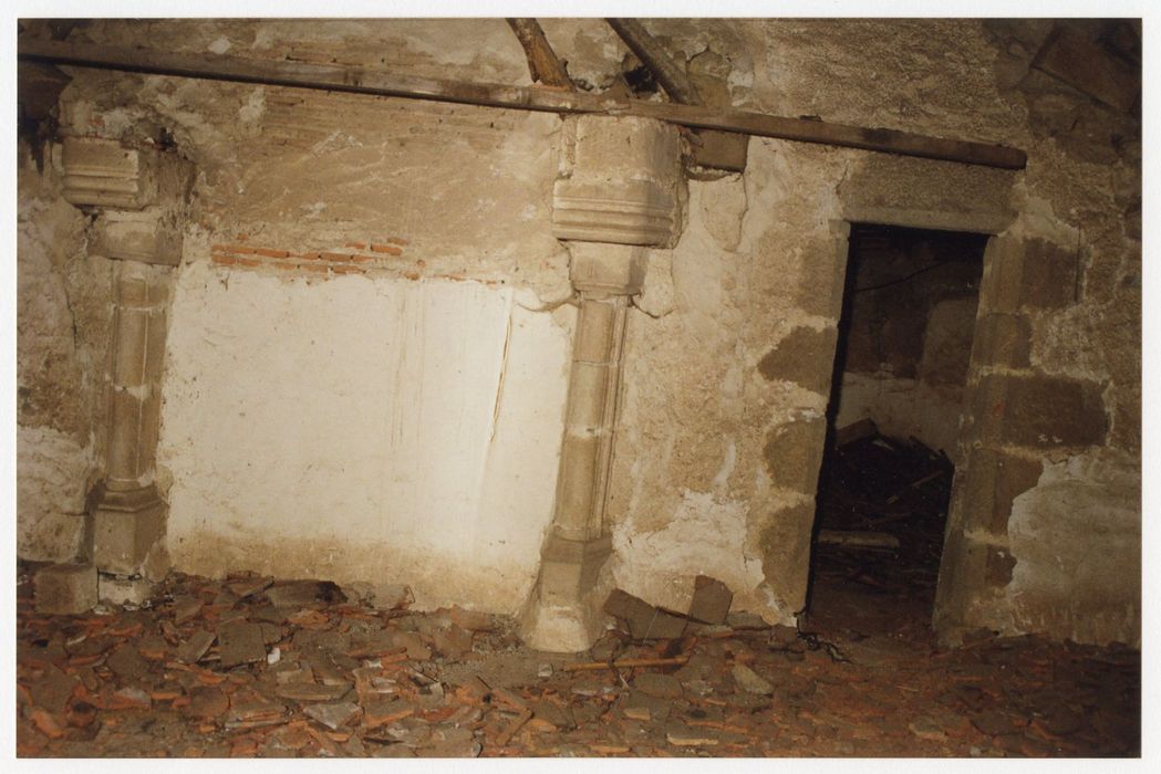 pièce non localisée, cheminée monumentale