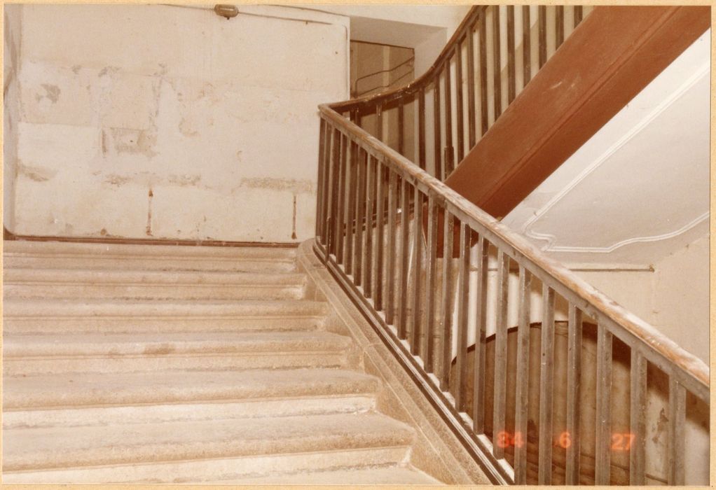 escalier monumental, vue partielle