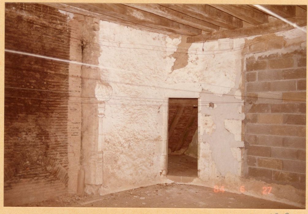 2e étage, grande salle, emplacement de l’ancienne cheminée monumentale