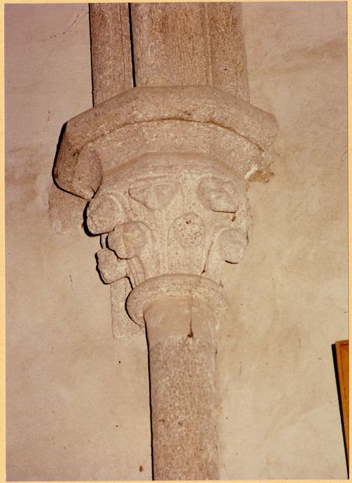 choeur, détail d’un chapiteau de colonnette