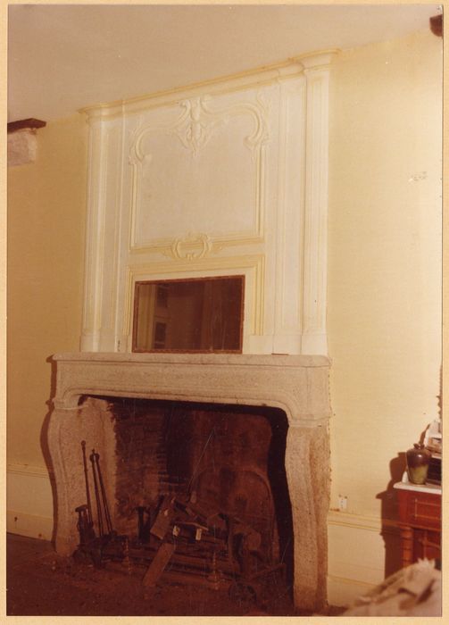 rez-de-chaussée, cheminée
