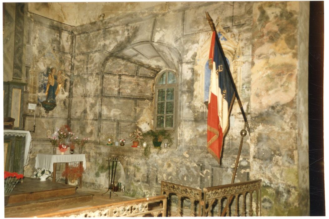 choeur, mur sud, peinture monumentale d’un faux appareillage