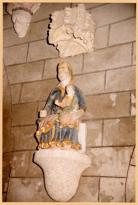 statue : Vierge à l’Enfant