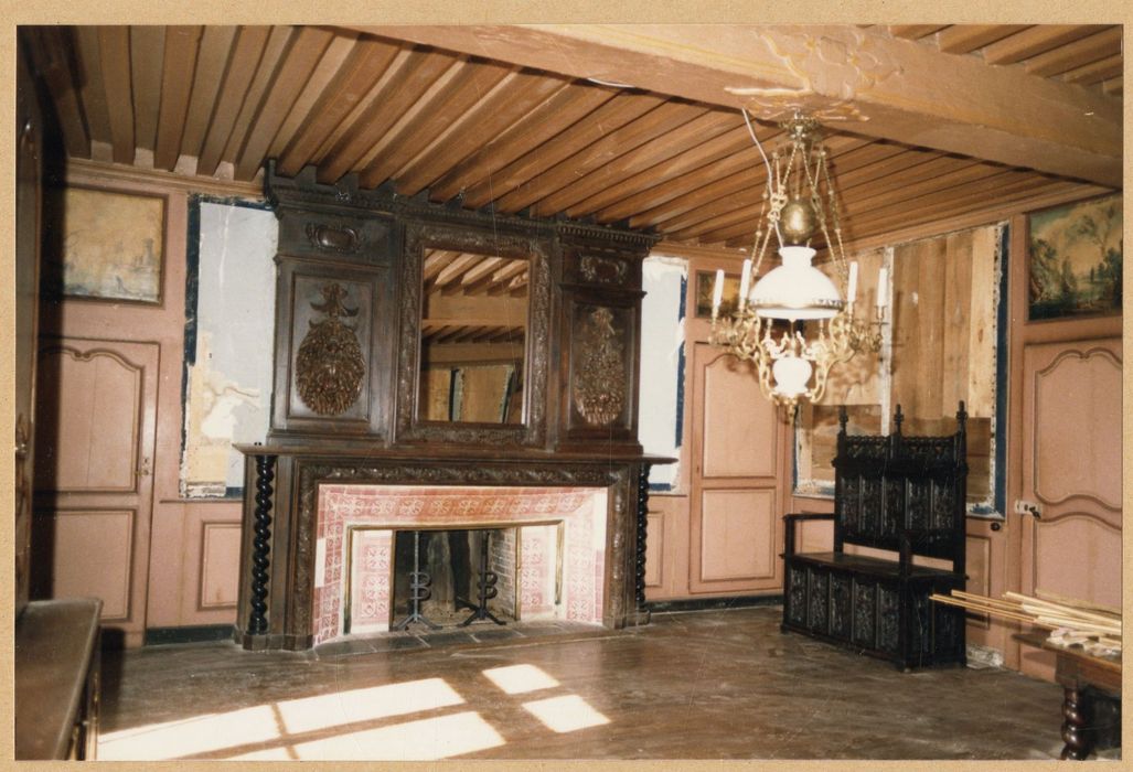 rez-de-chaussée, cheminée