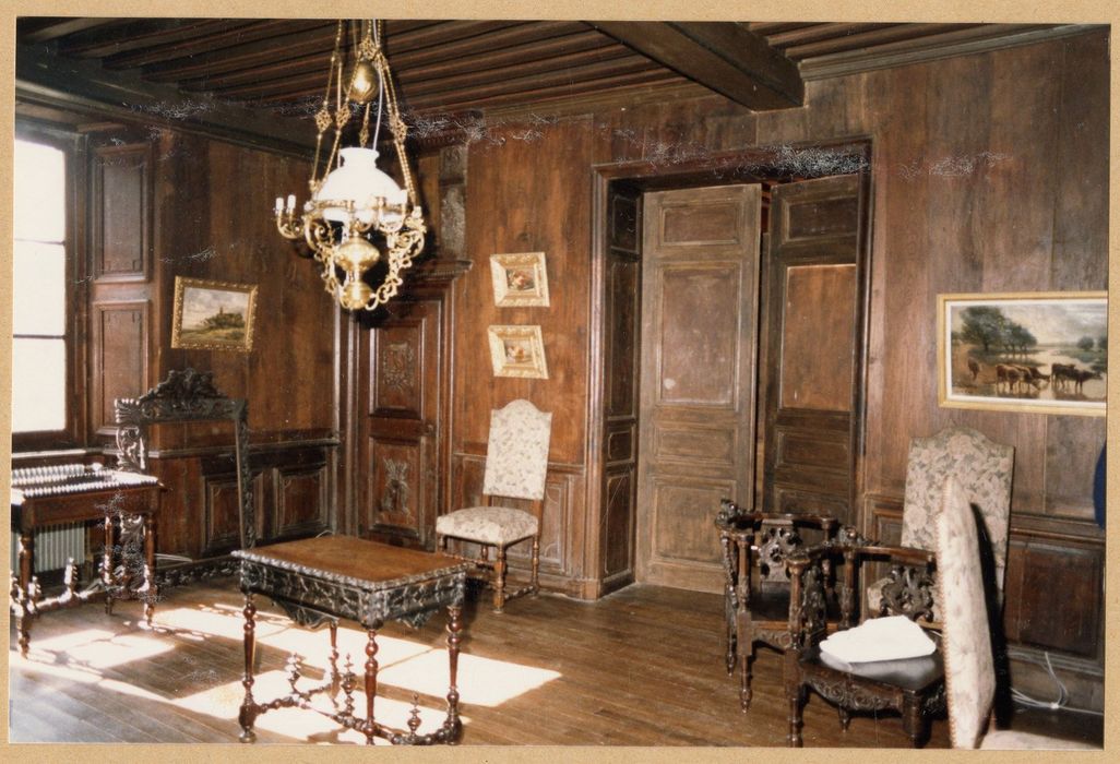 rez-de-chaussée, salle à manger, lambris de revêtement, vue partielle