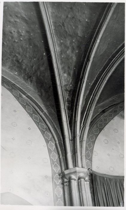 chapelle seigneuriale, détail des nervures de retombée des voûtes