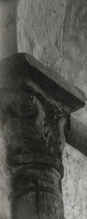 nef, détail d’un chapiteau sculpté