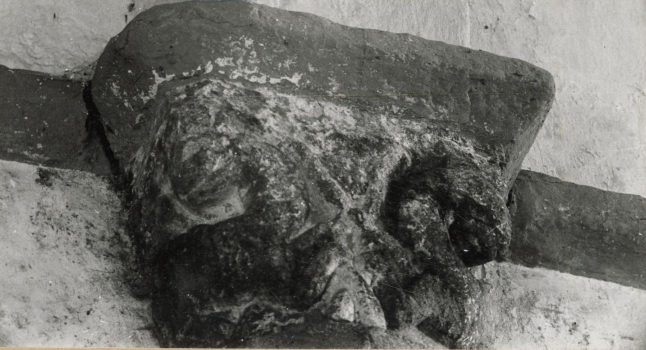 nef, détail d’un chapiteau sculpté